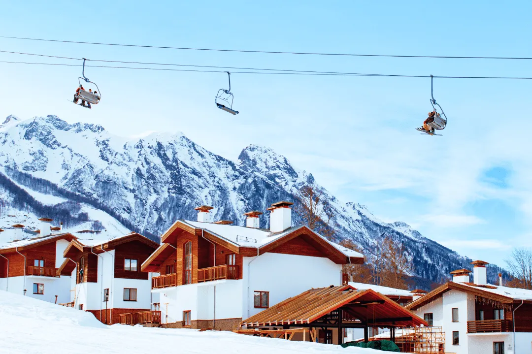 Подъемники над «Розой Хутор»