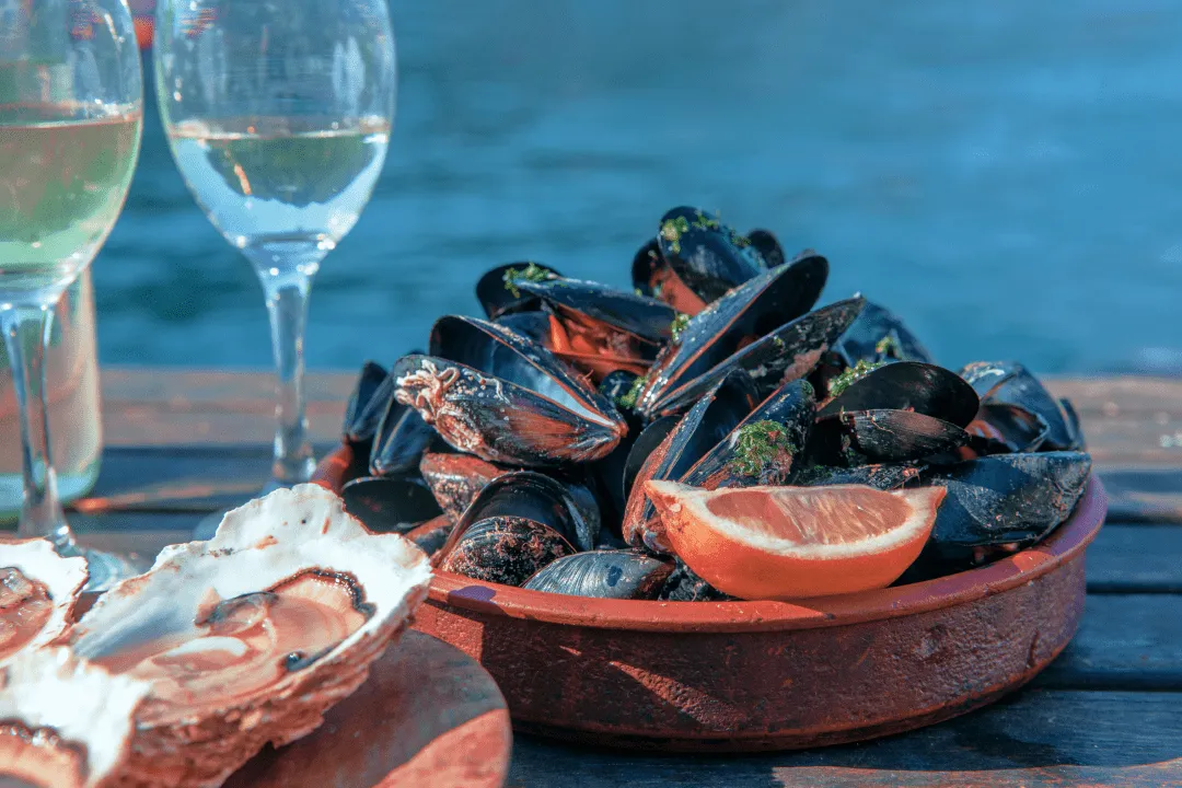 Мидии с вином