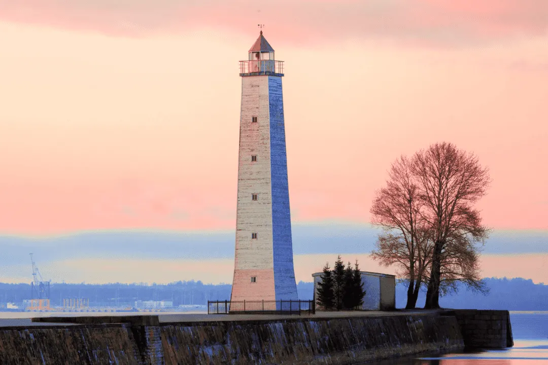Деревянный маяк в Кронштадте 