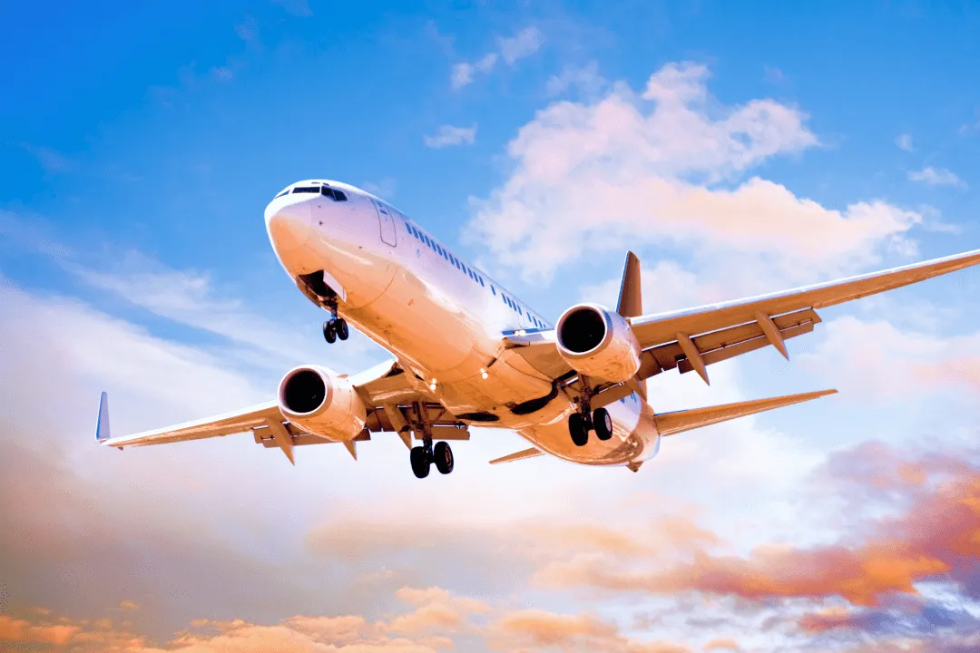 Самолет взлетает