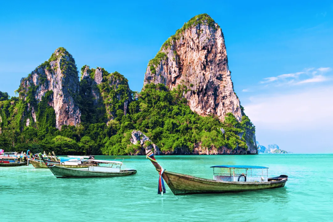 Куда поехать в марте: локации для путешествия на море в России и за рубежом, лучшие горнолыжные курорты