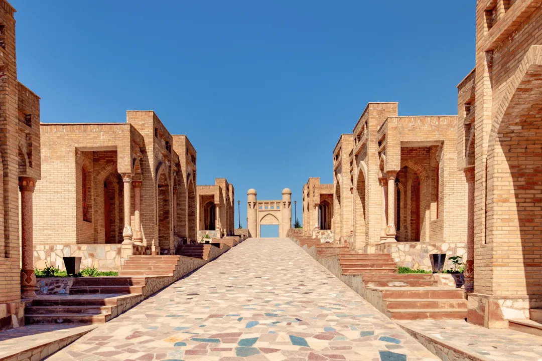 Выложенная мозаикой дорога