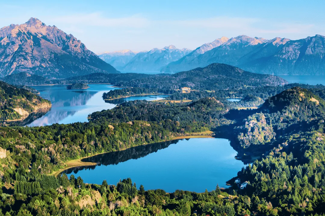 Парк с озерами