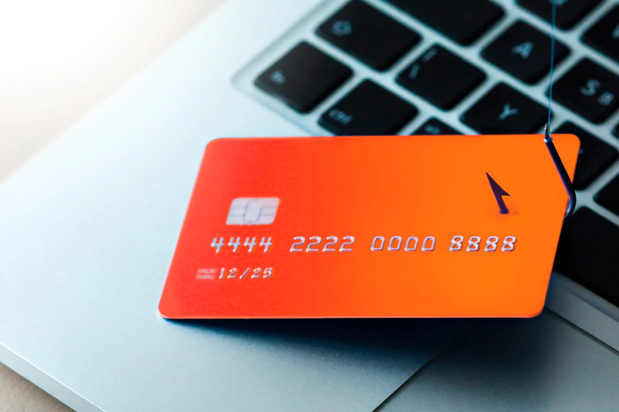 Как мошенники получают данные банковских карт и как обезопасить себя от этого