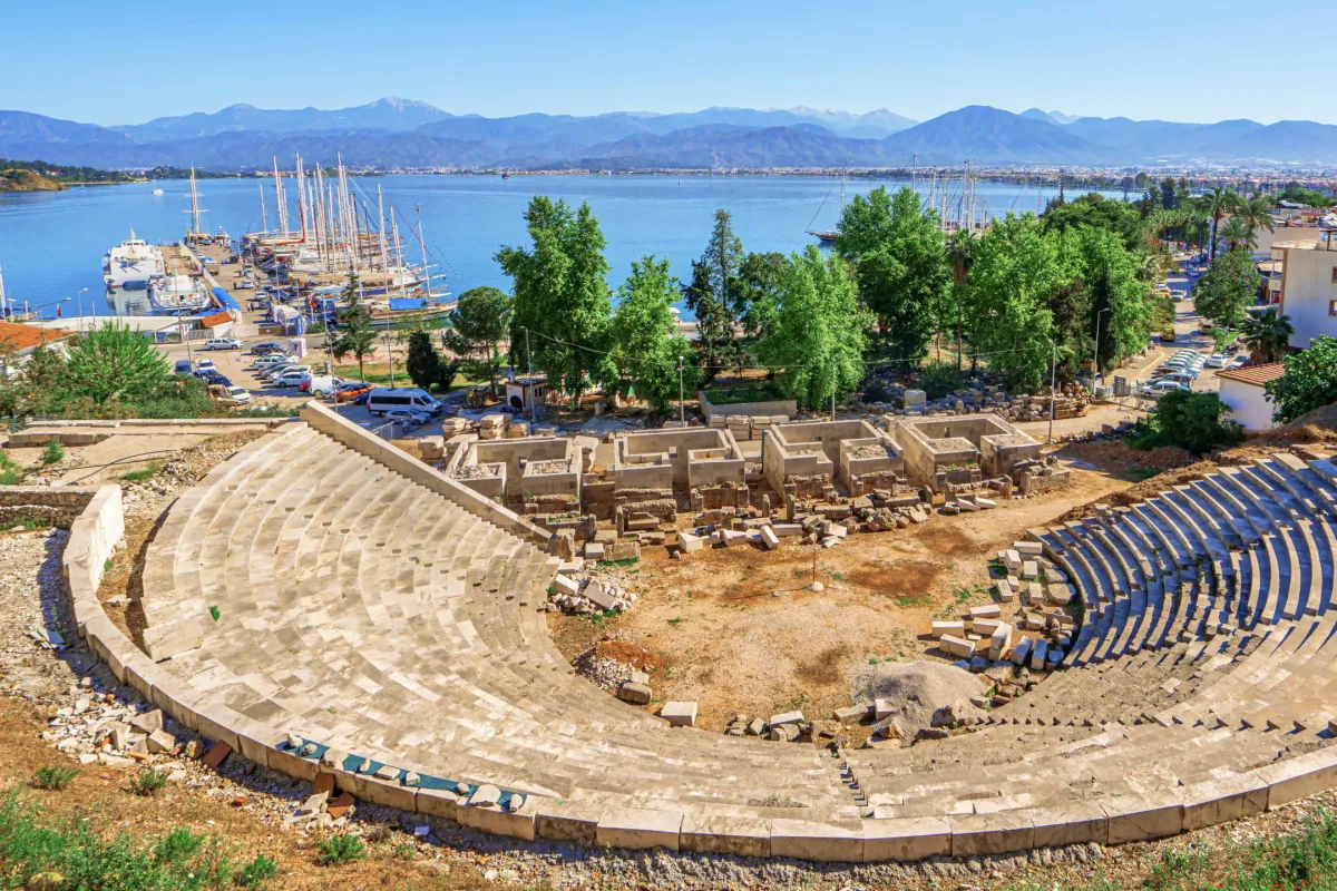 Амфитеатр на берегу моря