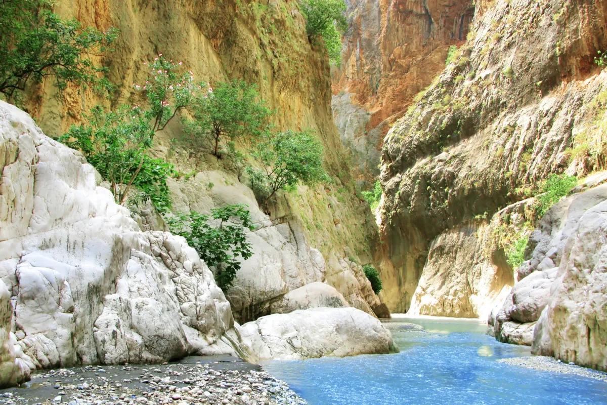 Ущелье с водой