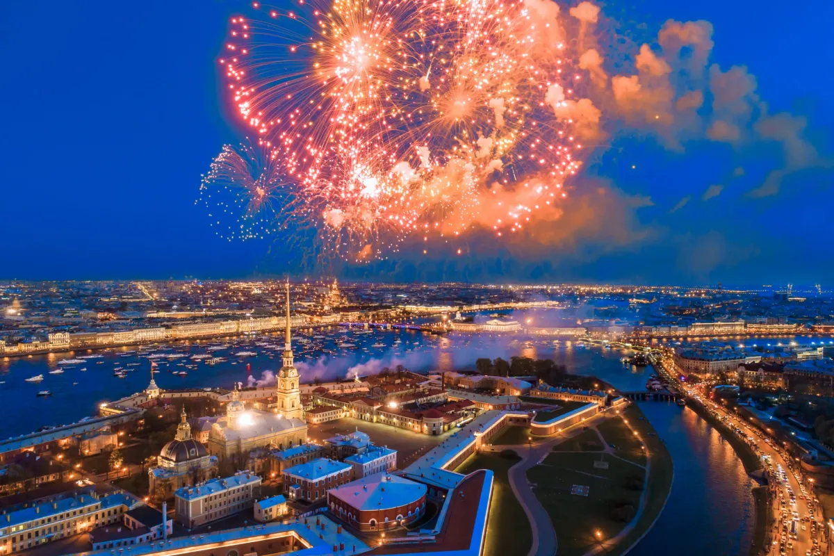 Салют над городом