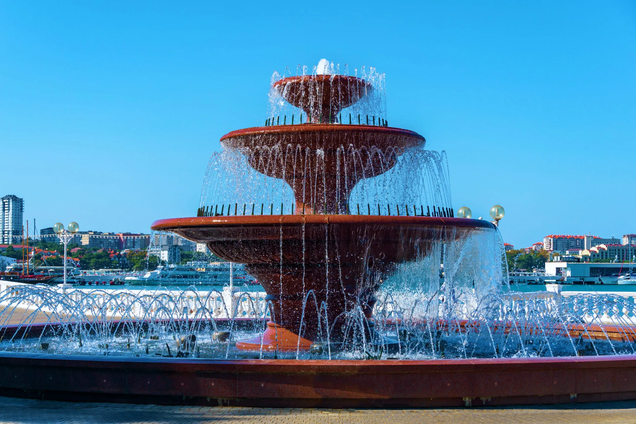 Фонтан в центре парка