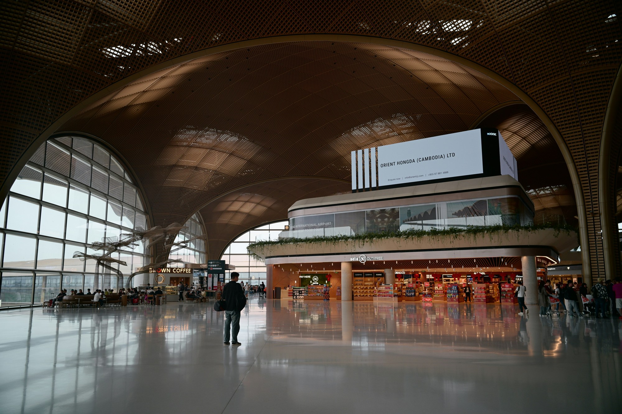 Что реально выгодно покупать в аэропорту