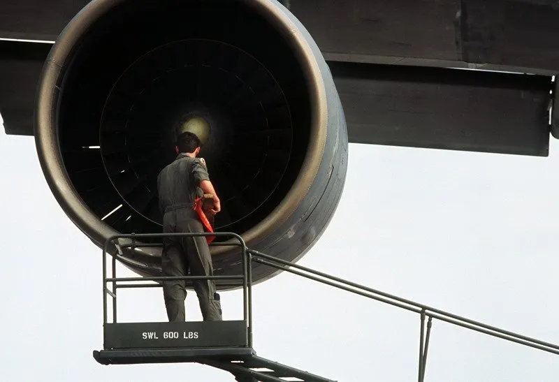 Почему не заводится или глохнет двигатель в самолете?