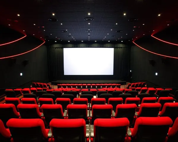 кинотеатр в аэропорту в Японии