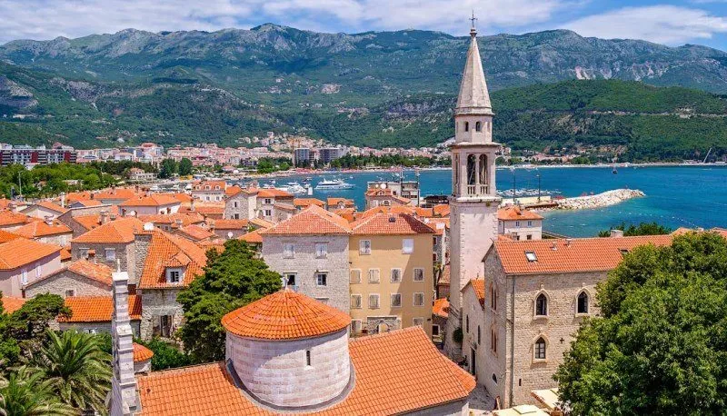 Вид на Бухту из Старого города Будва