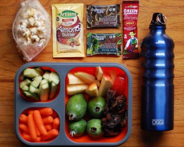 Что взять с собой в самолет из еды?