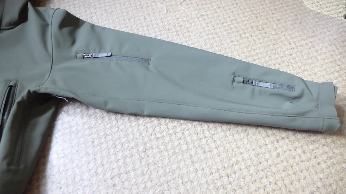 карман для ски-пасса в горнолыжной куртке карман для ски-пасса в горнолыжной куртке