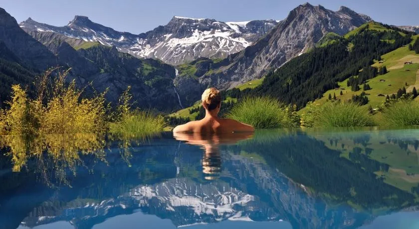 бескрайний инфинити бассейн отеля The Cambrian