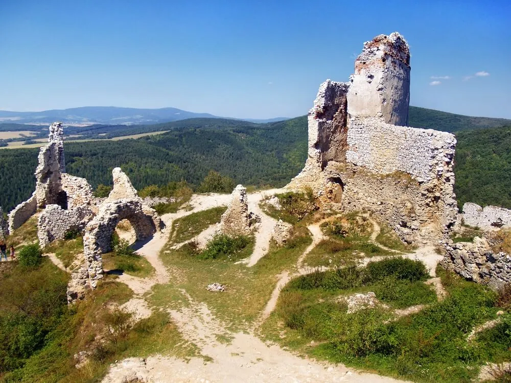 Замок леди Батори в Словакии