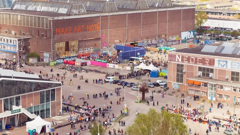 Амстердам от местных