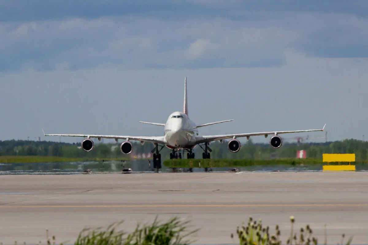 По ут сторону аэропорта. споттинг