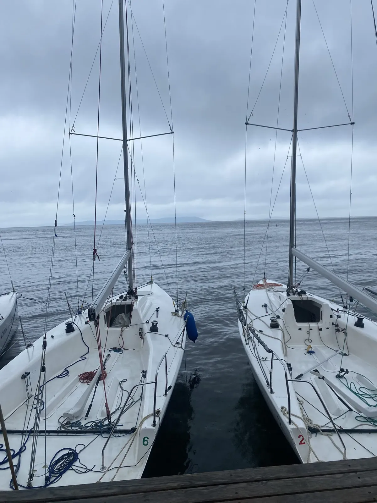 Яхты на воде 