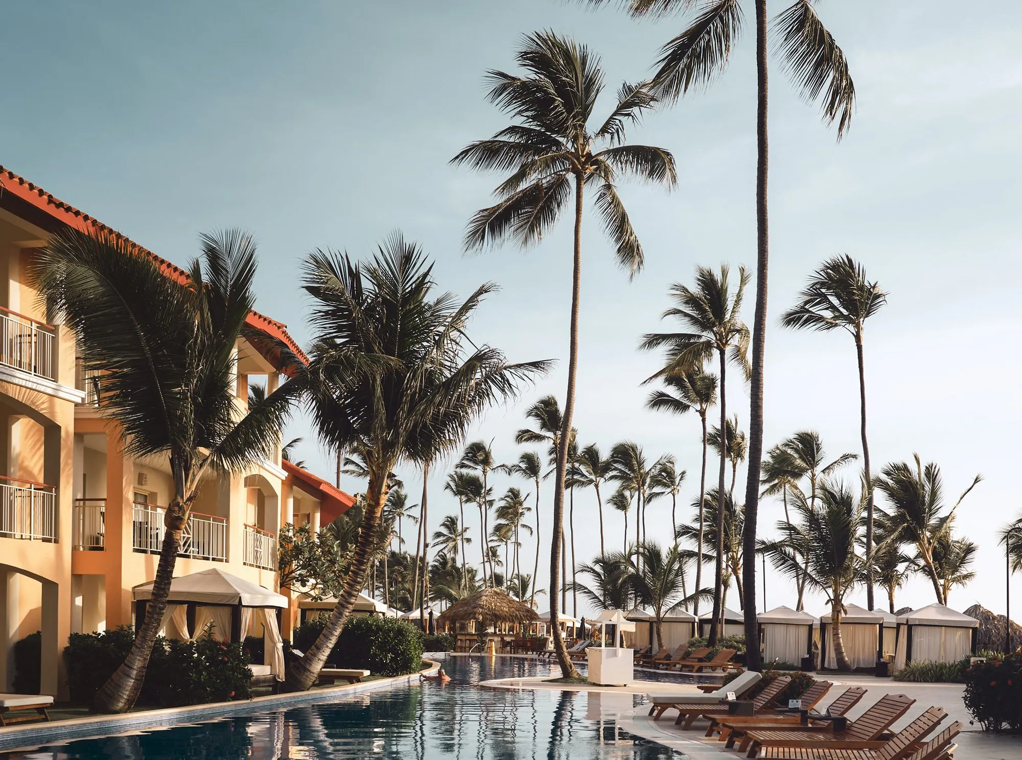 Отель с бассейном