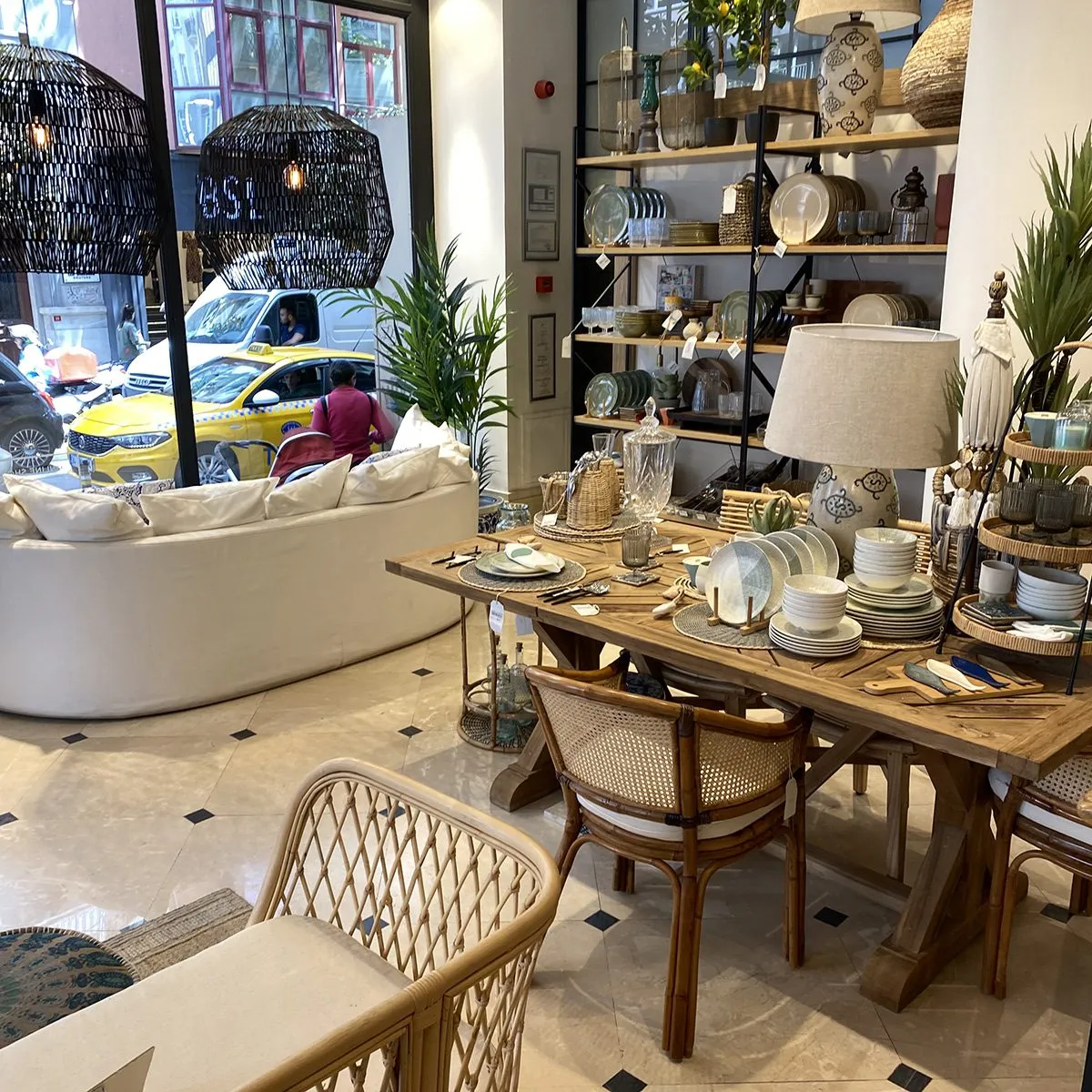 Магазин мебели и декора в Стамбуле