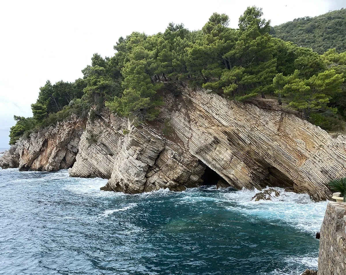 Горы в воде