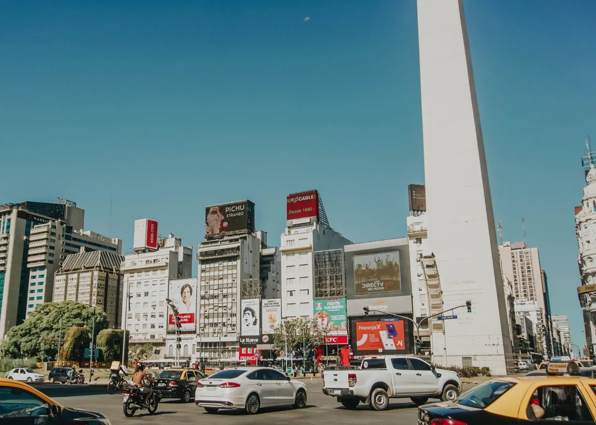 Шумная центральная улица