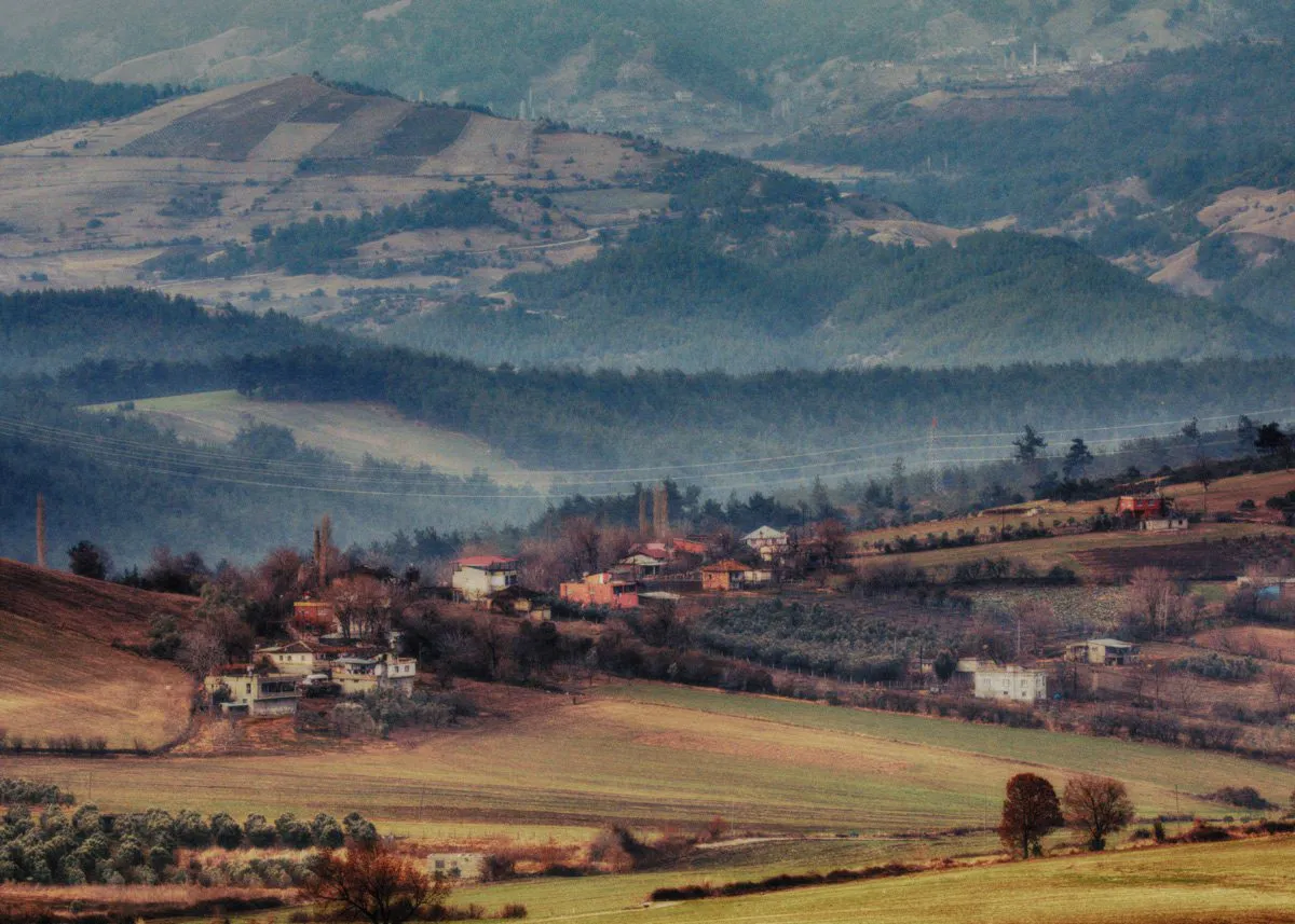 Небольшой город в гораз
