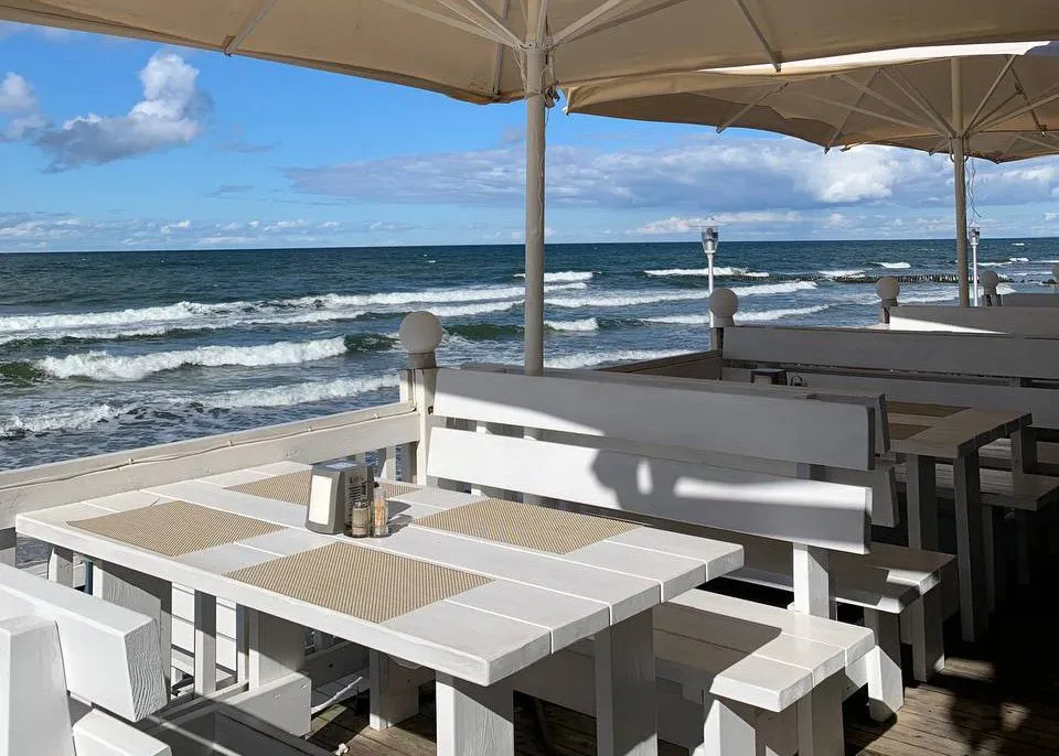 Кафе на берегу пляжа
