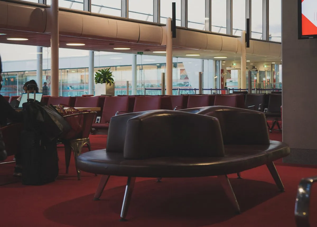 Зал ожидания в аэропорту Франции