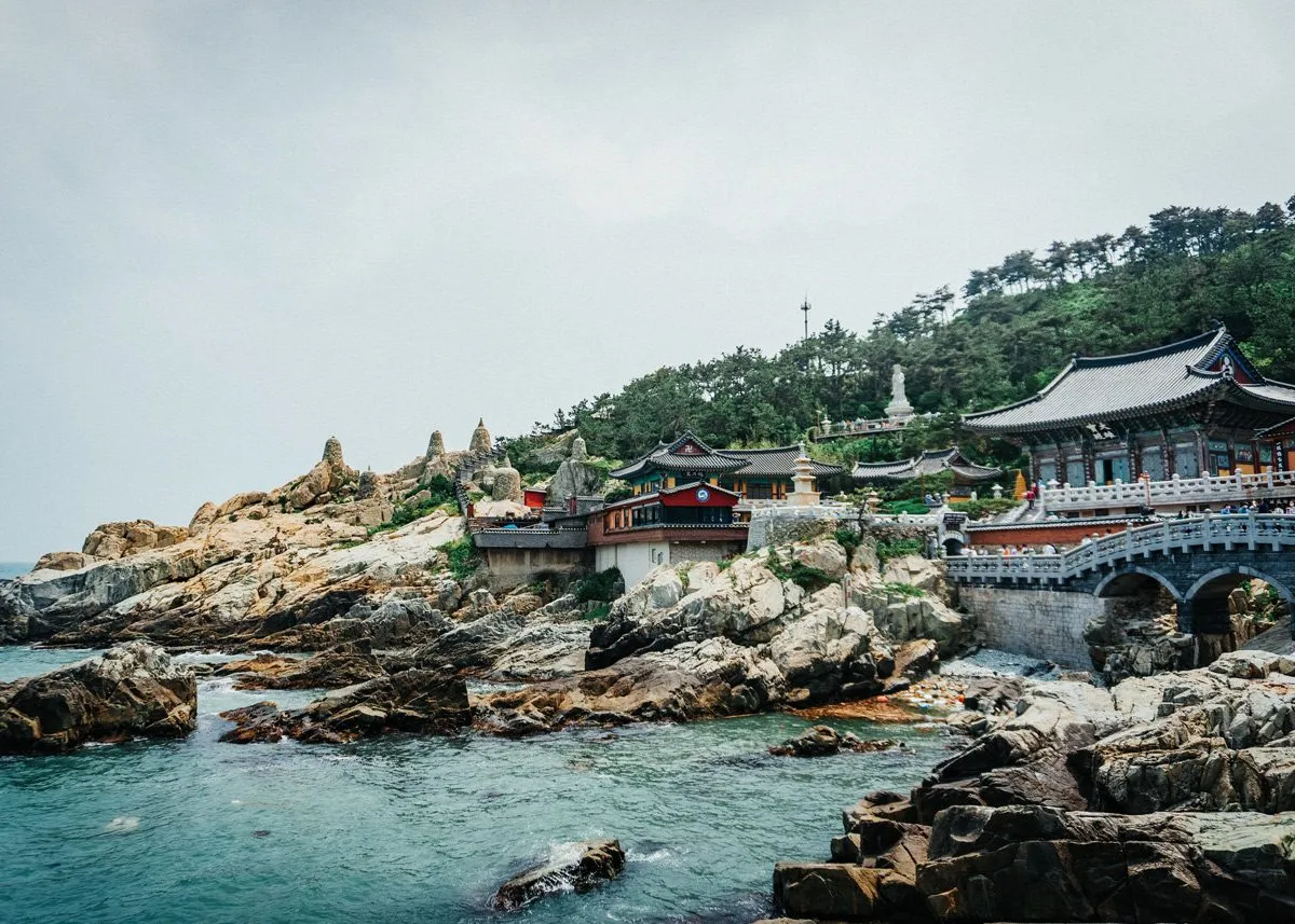 Храм на берегу моря