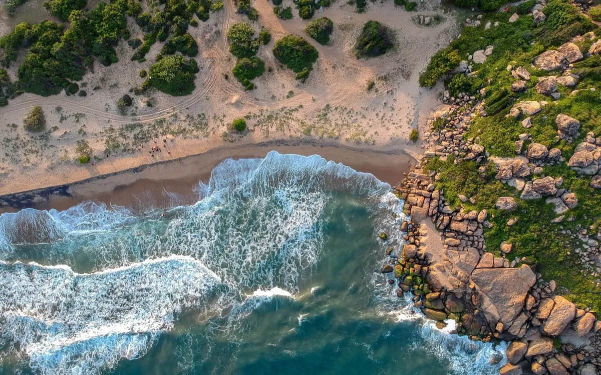 Скалистый берег